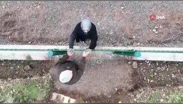 Kemal Sunal'ın Propaganda filmi gerçek oldu! Tel örgü mahalleyi ikiye böldü