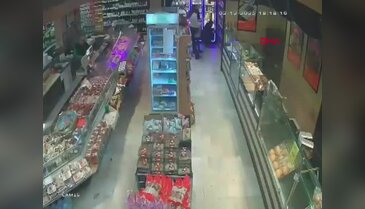 Marketten içki çalan 3 kişiyi kameralar kaydetti