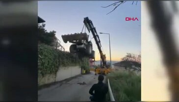 Bursa'da panik anları: Bakın nasıl düştü...