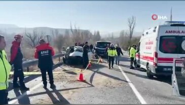Otomobil ile midibüs çarpıştı: 10 yaralı