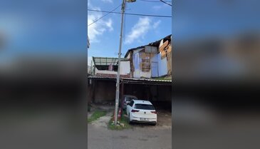 Bursa'da metruk bina tehlikesi! Bitişiğinde insanlar yaşıyor...