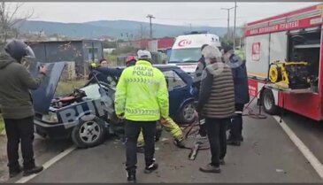 Bursa'da korkunç kaza! Araçta sıkışan sürücü...