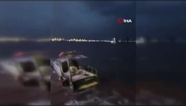 Dalgalarla savrulan balıkçı teknesinin kurtarılma anları ortaya çıktı