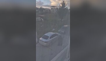 Çatışma bölgesinden çarpıcı görüntü! Kadın böyle etkisiz hale getirildi...