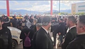 Çatışma sonrası öfkeli kalabalık ortalığı birbirine kattı! Hastane kapıları kapandı...