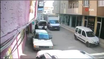 Bursa'da ihmal Kamerada: Açık Kalan Kapı Genç Kızı Savurdu