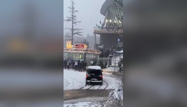 Bursa'da kar yağdı, herkes oraya koştu! Zirve yolunda yoğunluk...