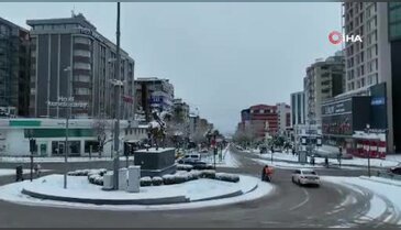 Bursa yeni yıla beyaz uyandı: Kent kartpostallık görüntülere büründü
