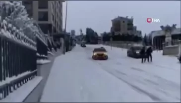 Bursa'da yeni yıla buzlu başlangıç: Araçlar yolda kaydı, kazalar kamerada
