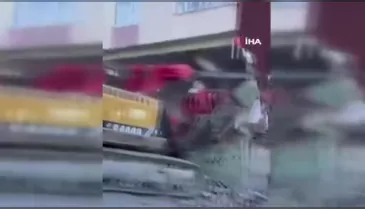 Kopan vinç 2 araca ve binaya çarptı