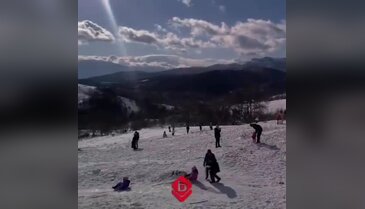 Yeni yılın ilk sabahında çocukların kar sevinci!