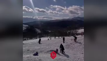 Yeni yılın ilk sabahında çocukların kar sevinci!