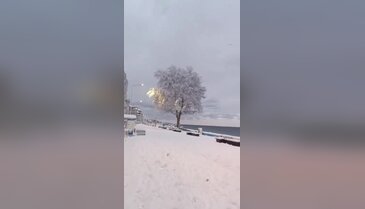 Bir taraf deniz, bir taraf kar...Bursa'nın o ilçesinde kartpostallık kar manzaraları!