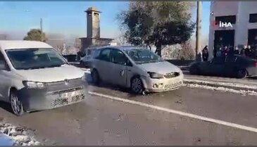 Bursa'da buzlanma zincirleme kazaya neden oldu: Yaralılar var...