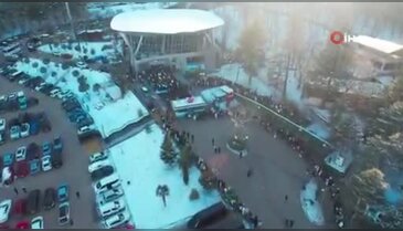 Bursa'da zirveye çıkmak için saatlerce beklediler! Kuyruğun sonu gelmedi...