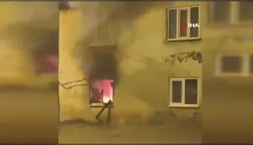 Bursa'da 2 katlı evde yangın!