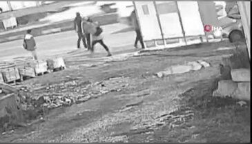 Zincirleme kazadan kıl payı kurtuldular: Panik anları kamerada...