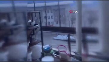 Cami'nin çatısı uçtu, yol kapandı