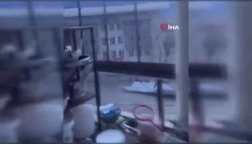 Cami'nin çatısı uçtu, yol kapandı