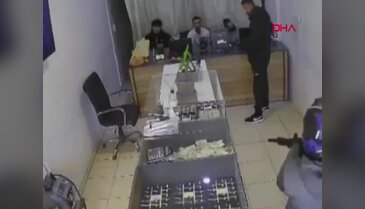3 dakikada 3 kilo altın çaldılar! O anlar anbean kamerada...