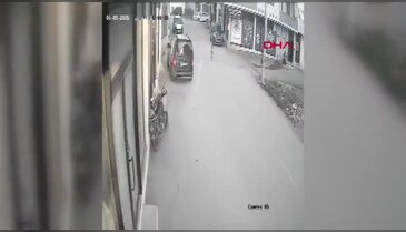 Bursa'da 2 yaşındaki çocuk yola fırladı aracın altında kaldı!