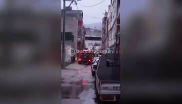 Bursa'da korku dolu sabah! Çatı, elektrik kablolarına...