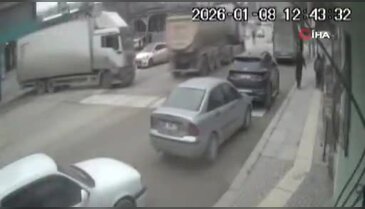 Hafriyat kamyonu kontrolden çıktı: 4 aracı birden biçti!