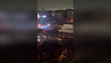 İran'da protestolar büyüyerek devam ediyor! İnternet kesildi...