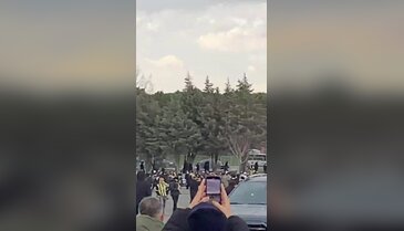 Derbi öncesi ortalık karıştı! Taraftarlar birbirine girdi