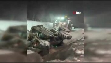 Erzurum'da kar temizleme aracı devrildi