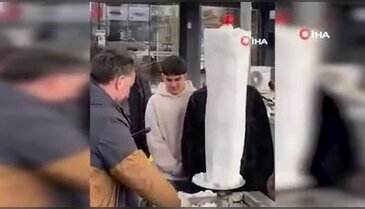 Bursa'da döner ustasından 'kardan döner' ikramı! O anlar kamerada...