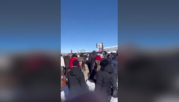 Bursa'da karlar üstünde müzik ve dans! Herkes oraya koştu...