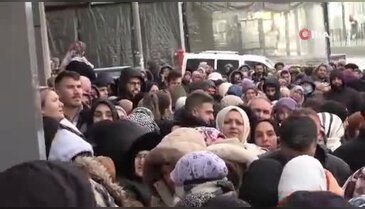 Bursa'da indirim izdihamı: 100 liralık alışveriş için dondurucu soğukta saatlerce beklediler