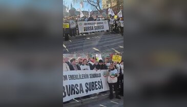 Bursa'da emekliler meydanlara indi!