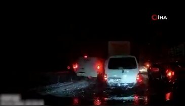 Kamyonet zincirleme kazaya neden oldu... O anlar kamerada