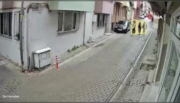 Çocuklar ellerinde silahla geziyor sanıldı, oyuncak tabanca çıktı