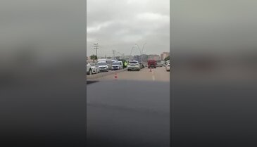 Bursa'da milyonluk araç kaza yaptı! Trafik felç oldu...