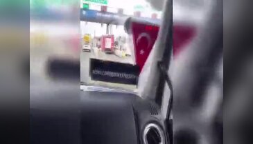 Yolcu otobüsü çarptığı aracı gişelerde sıkıştırdı! Ölü ve yaralılar var...