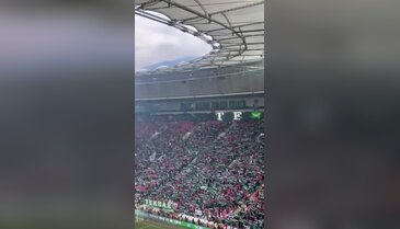 Bursaspor taraftarından Türk bayraklı karşılama! Tribünler doldu...