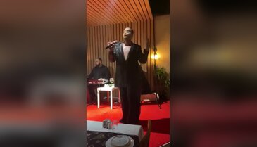 Bekri Meyhane'de Abraham'la coşku dolu saatler