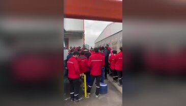 Bursa'da en büyük market zincirinin depoları durdu! İşçiler sokağa döküldü...
