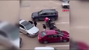Bursa'da düğün konvoyu dehşeti: Damat otomobile saldırdı!
