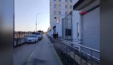 Yol verme tartışması olaylı bitti! Kafasıyla cam kırdı
