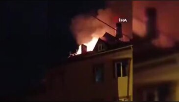 Bursa'da gece saatlerinde çatı yangını! Çok sayıda ekip sevk edildi...