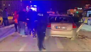 Hurdaya dönen arabada sıkıştı! Bakın nasıl çıkarıldı...