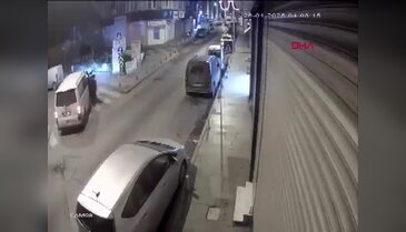 Sokak ortasında kalaşnikfolu kavga! "İşi 'dayı'dan aldım"