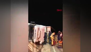 Bursa'da talaş yüklü tır devrildi! Genç şoför yaşamını yitirdi...