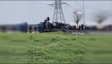 İstanbul'da cezaevi aracı devrildi!