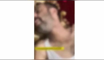 Böyle evlat olmaz olsun! Babasını dövdüğü görüntüleri amcasına yolladı