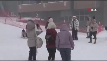 Uludağ pistleri sis ve soğuğa rağmen doldu taştı